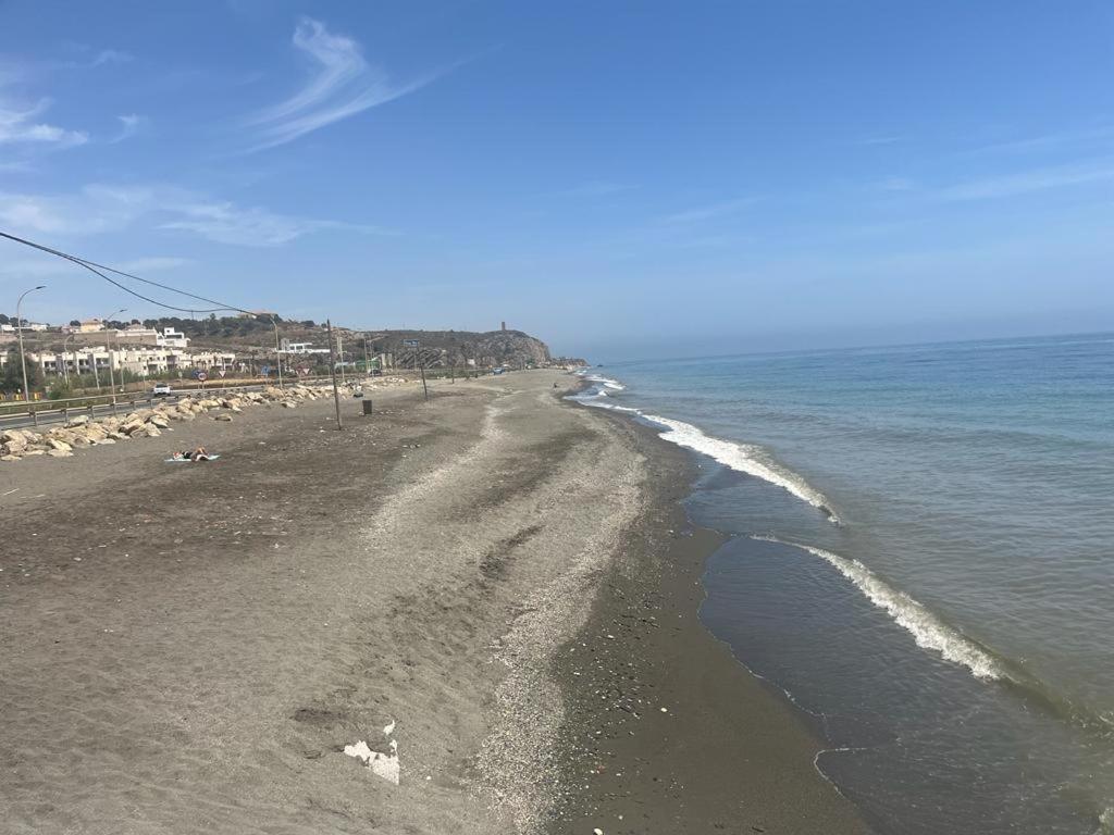 Bajo Con Jardin En Primera Linea De Playa Малага Екстер'єр фото